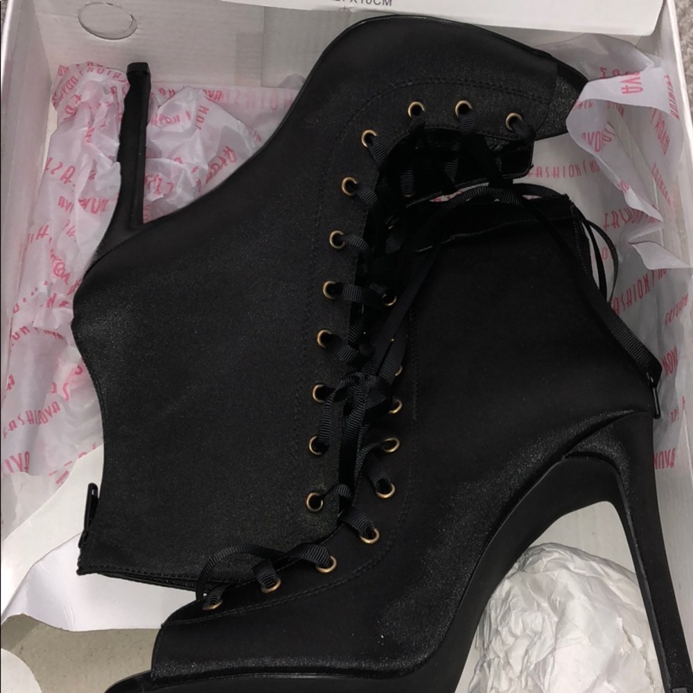 Laced heels